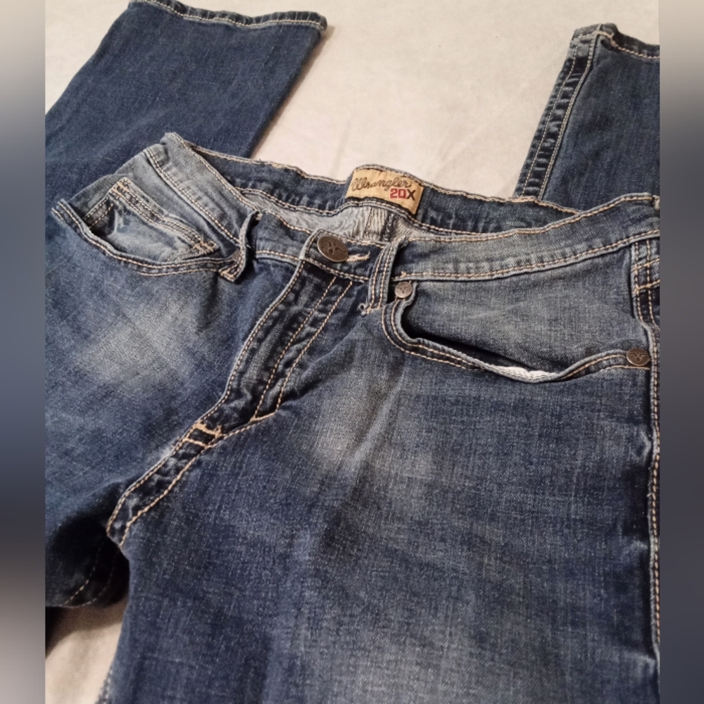 WRANGLER 20X JEANS Men's Medium wash Boot Cut 5 Pocket Denim SIZE 34 X 30